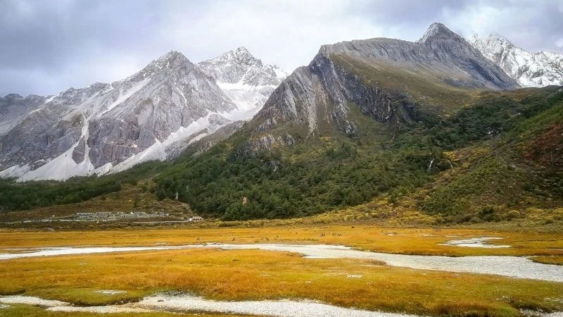 Nhiệt độ núi cao giảm dần theo độ cao của khí hậu núi cao