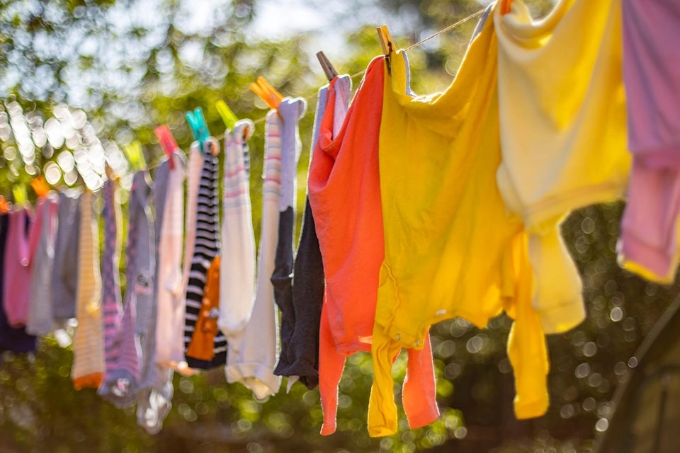 Khô ráo là trạng thái không có hơi ẩm, không bị ướt hay dính nước