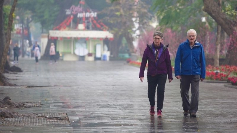 Hạt mưa nhỏ trong mưa bụi tạo cảm giác mờ ảo