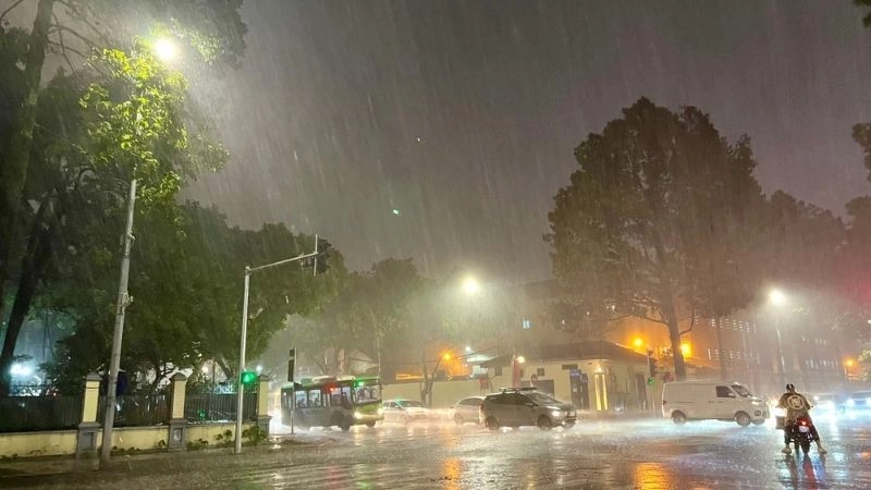 Sự ẩm ướt kéo dài là dấu hiệu quen thuộc của mưa nhỏ