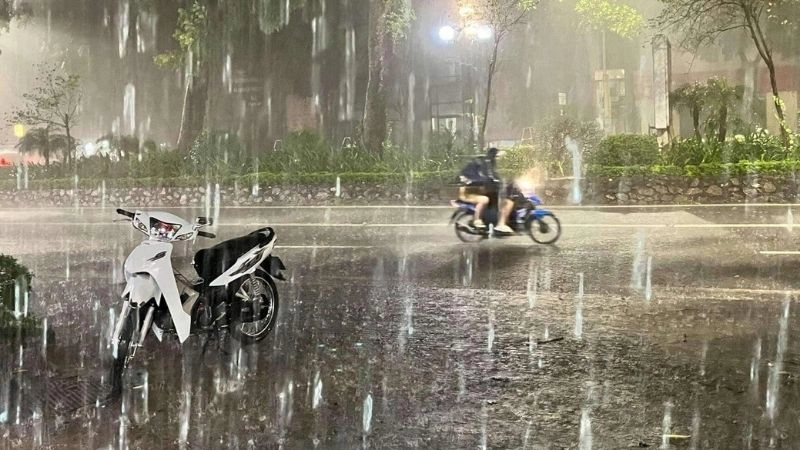 Giáng thủy mạnh là biểu hiện rõ của mưa như trút nước