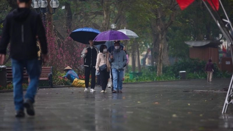 Nhiệt độ giảm xuống đáng kể trong lúc mưa phùn gió bấc