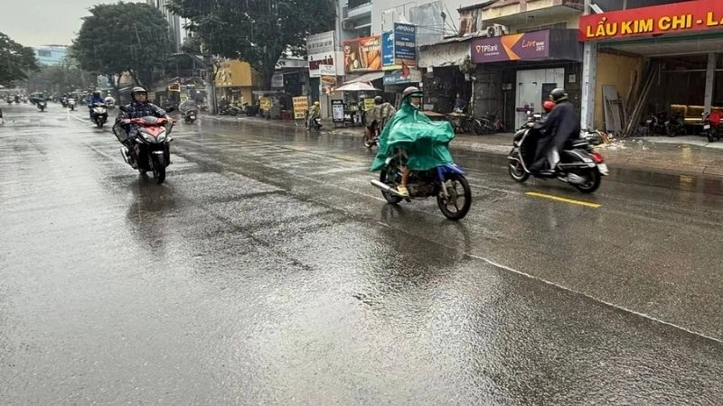 Độ ẩm trong không khí tăng cao do ảnh hưởng mưa sáng