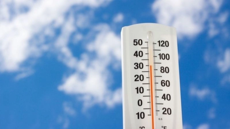 Nhiệt độ tăng cao khi nắng xuất hiện và chiếu rọi mạnh