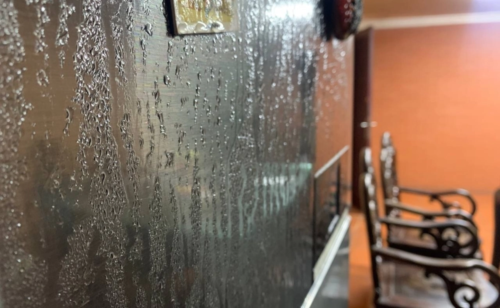 Nồm ẩm là hiện tượng không khí ẩm cao, gây ướt và khó chịu