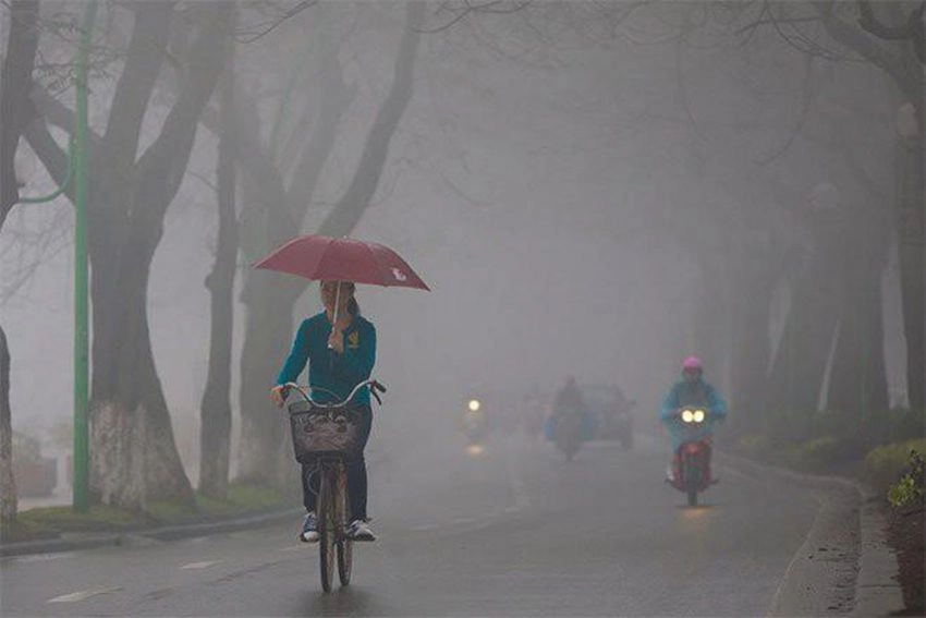 Gió nồm thổi từ biển vào mang theo hơi ẩm gây ra hiện tượng nồm ẩm