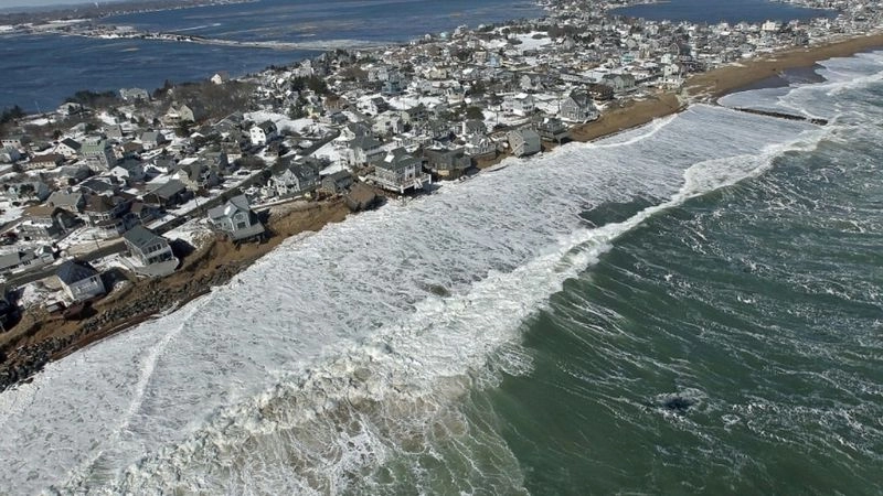 Áp suất thấp khiến nước dâng do bão xảy ra nghiêm trọng