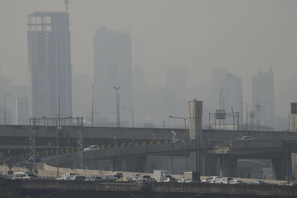 Lượng khói bụi lơ lửng trong không khí hạn chế tầm nhìn xa