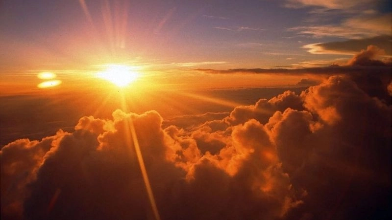 Bình minh xuất hiện đầy ấm áp do tán xạ ánh sáng khuếch tán