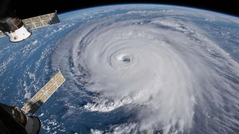 Áp suất trung tâm thấp là đặc trưng của thang bão Saffir-Simpson