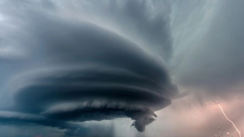 Lốc xoáy là biến động thời tiết cực đoan cần đặc biệt lưu tâm