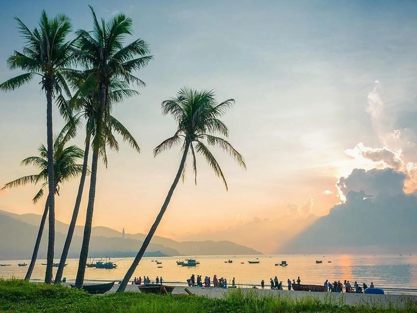 Gió dịu mát thổi nhè nhẹ làm tăng cảm giác dễ chịu của thời tiết đẹp