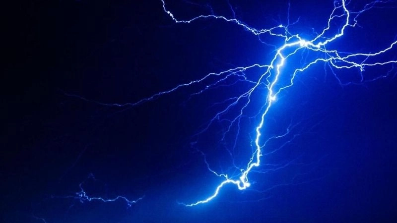 Hiện tượng ánh sáng xanh gắn liền với tia chớp xanh