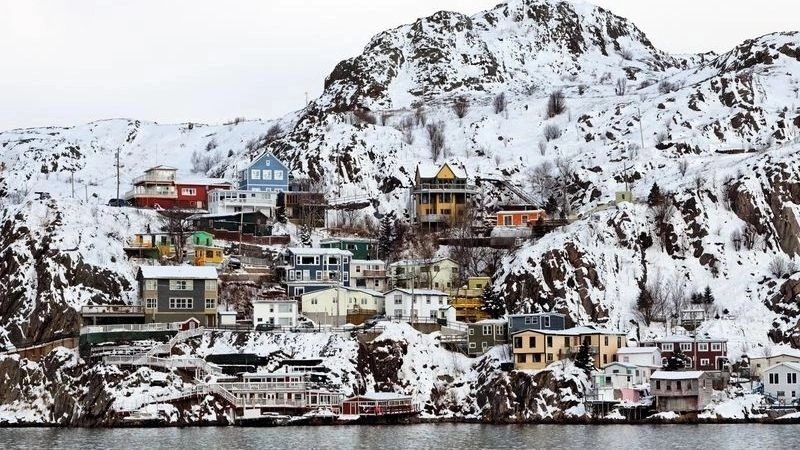 Hơi nước ngưng tụ tạo bông tuyết khi tuyết rơi