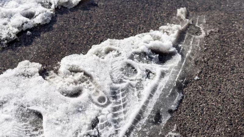 Điểm nóng chảy xác định khi tuyết tan chuyển sang lỏng