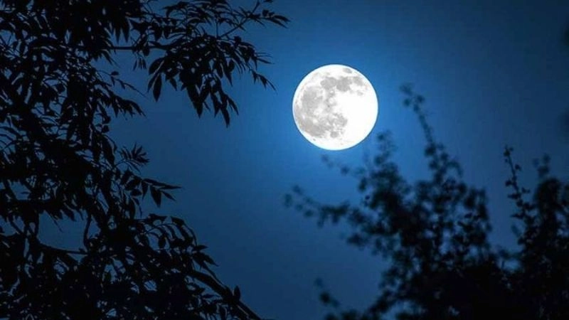 Quang phổ ánh sáng ảnh hưởng màu sắc của vầng trăng