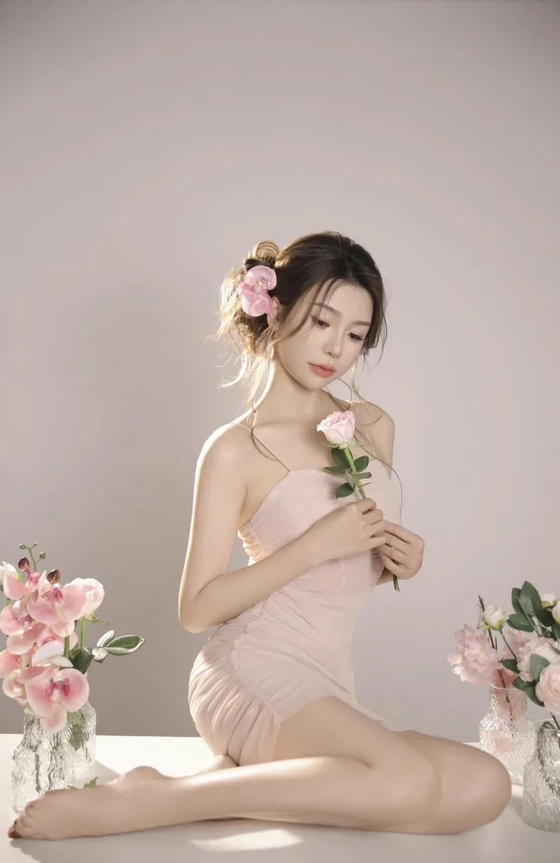 Profile thêm nổi bật nhờ gái xinh vitamin c