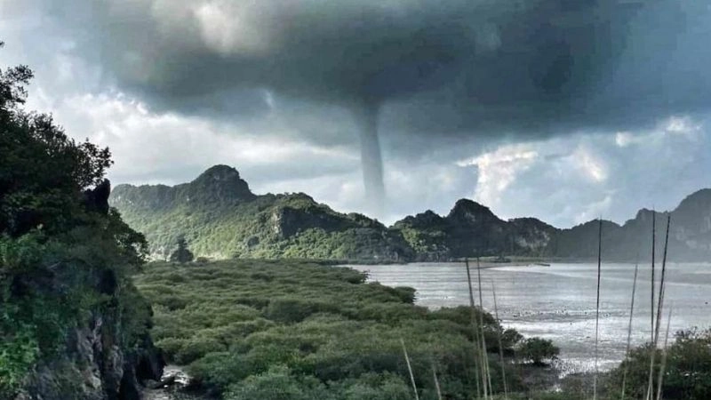 Giông bão là môi trường thuận lợi kích hoạt vòi rồng (trên đất liền)