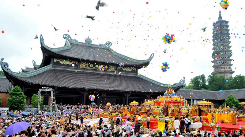 Kinh nghiệm đi lễ đền chùa Ninh Bình đúng cách