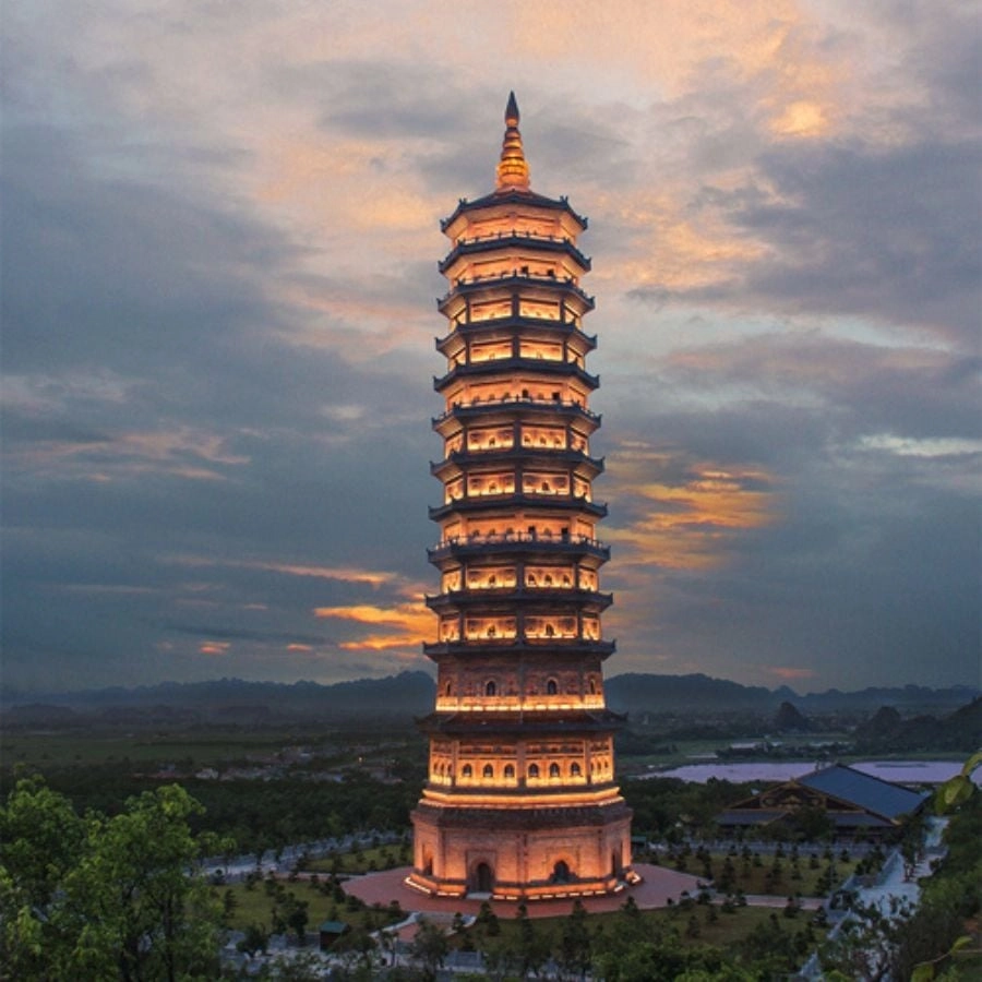 Khu du lịch chùa Bái Đính thu hút đông đảo du khách.