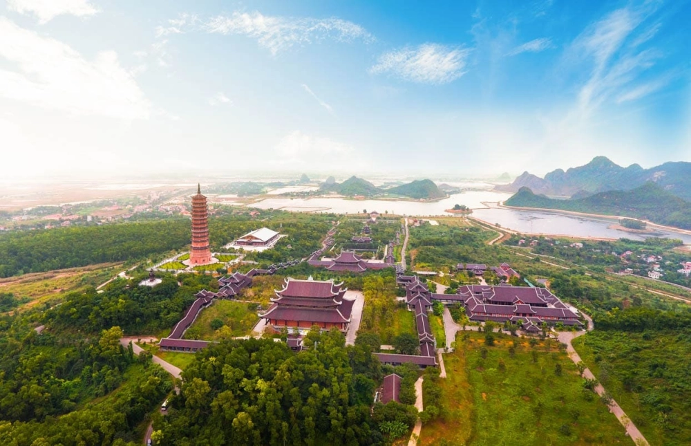 Hành hương chùa Bái Đính được nhiều Phật tử lựa chọn.