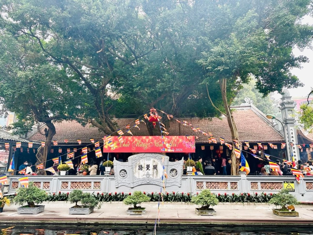 Chùa Hà Cầu Giấy là điểm đến quen thuộc.