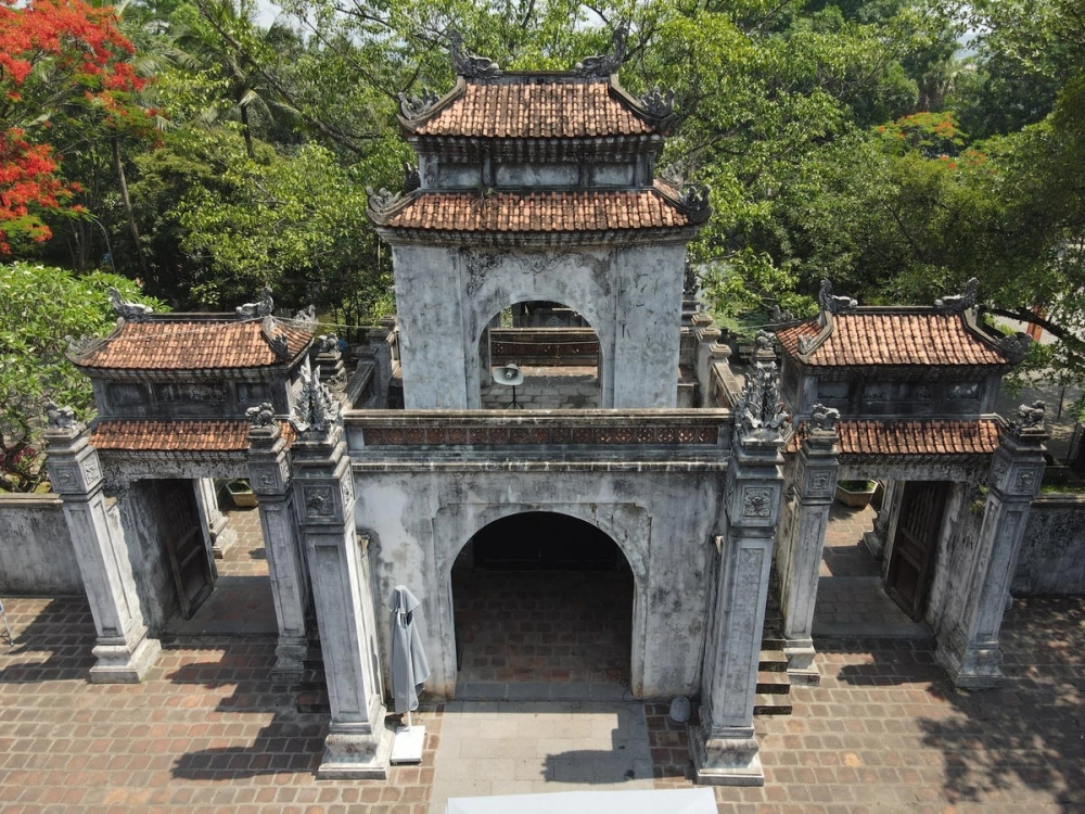 Tham quan khu di tích Bà Triệu giúp hiểu lịch sử.