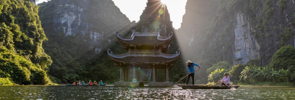 Cảnh đẹp Tràng An làm say lòng người.