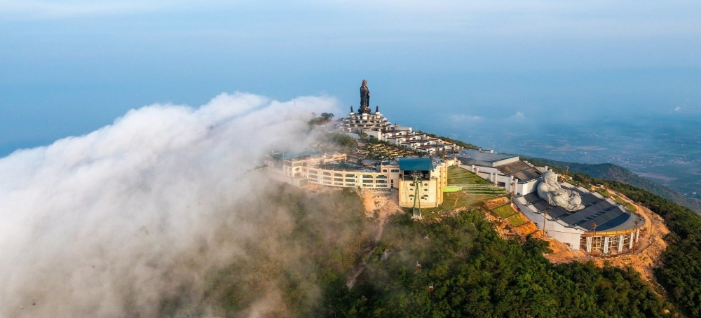 Núi Bà Đen linh thiêng trong lòng người dân.