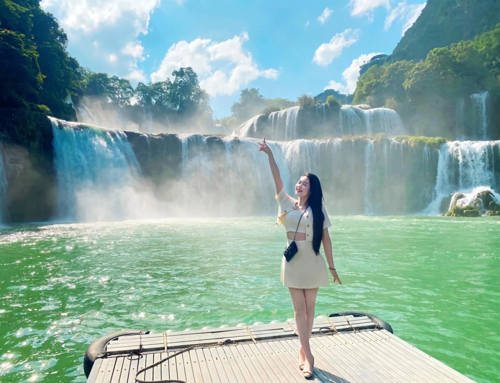 Phong cảnh Thác Bản Giốc nên thơ và tráng lệ.