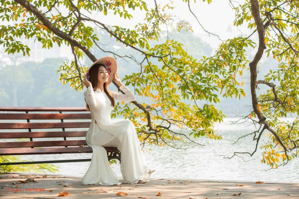 Vẽ tranh phong cảnh mùa thu đẹp giúp lưu giữ khoảnh khắc nên thơ của thiên nhiên.