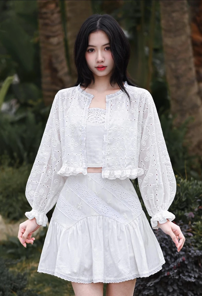 Học cách hot girl mặc váy croptop phối đồ