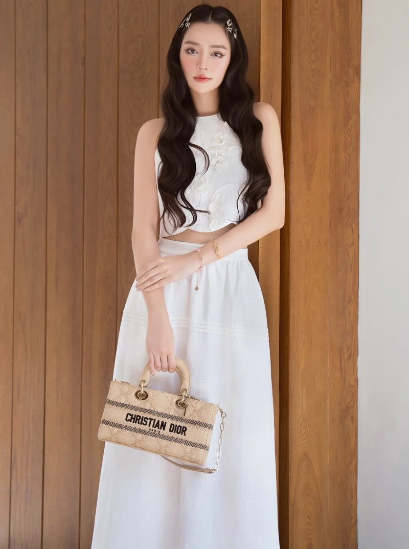 Cách gái mặc váy croptop khoe dáng triệt để