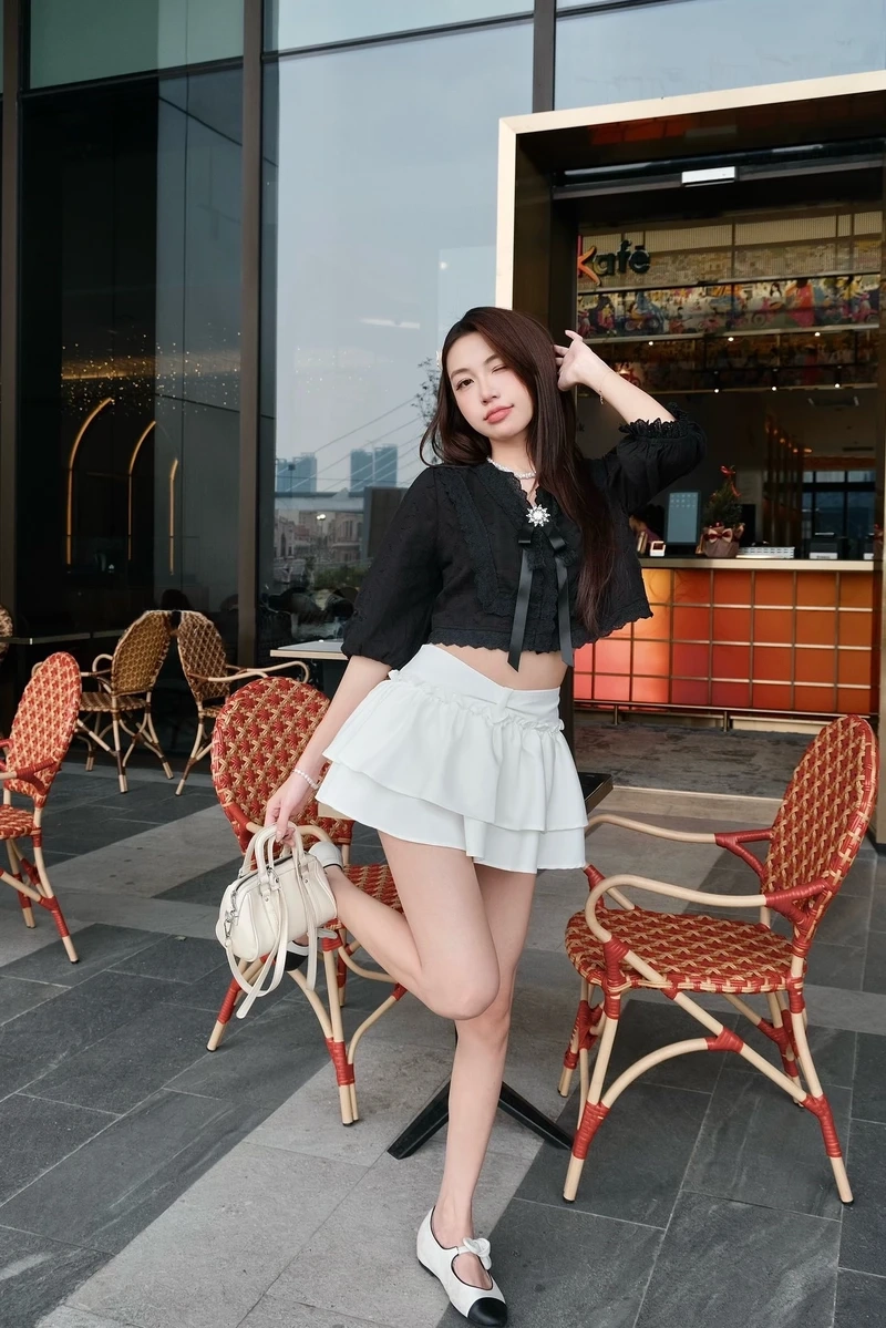 Ý nghĩa của gái mặc croptop đầy cuốn hút