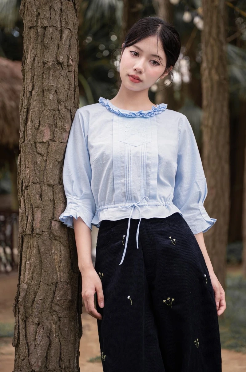 Bắt trọn khoảnh khắc gái mặc croptop đi dạo phố