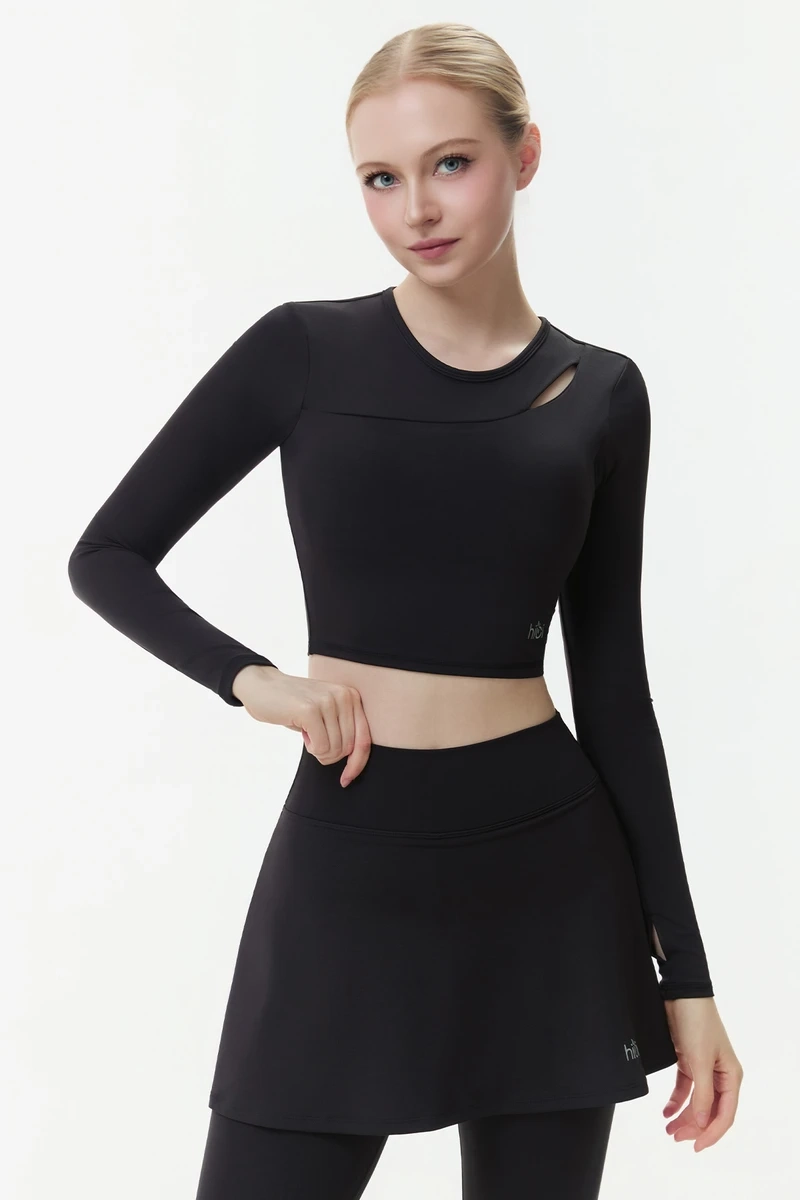 Vẻ đẹp gái xinh mặc croptop gợi cảm khó rời mắt