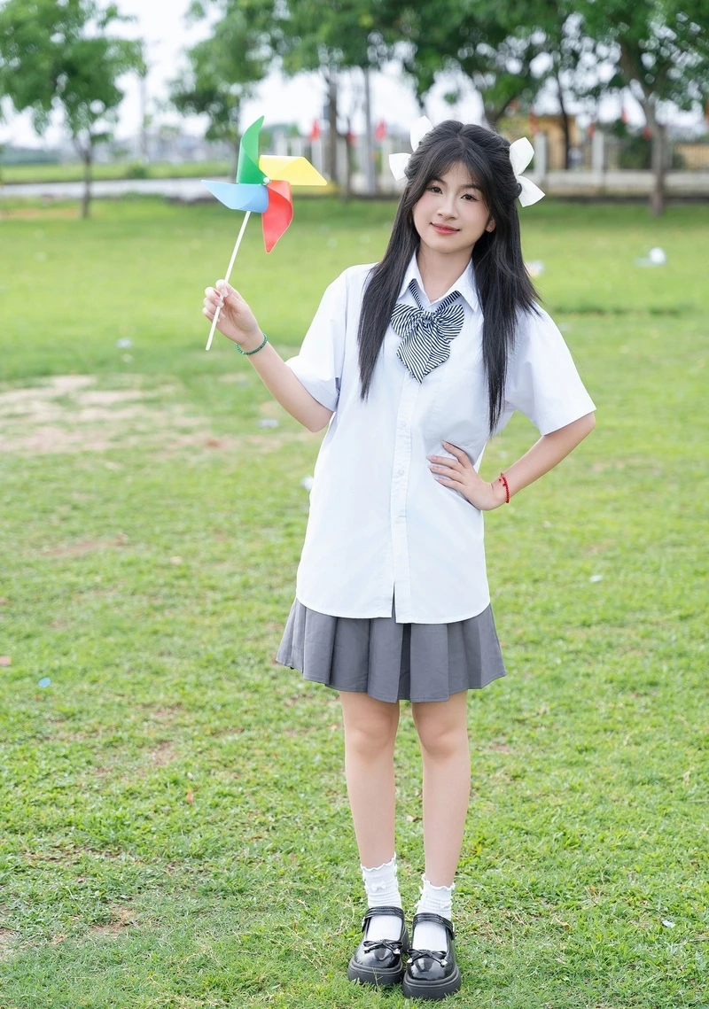 Thần thái đỉnh cao của người mẫu mặc đồng phục học sinh