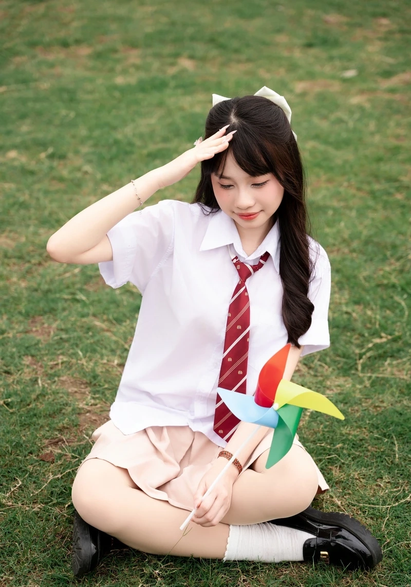 Top những hot girl mặc đồ học sinh gây bão mạng xã hội