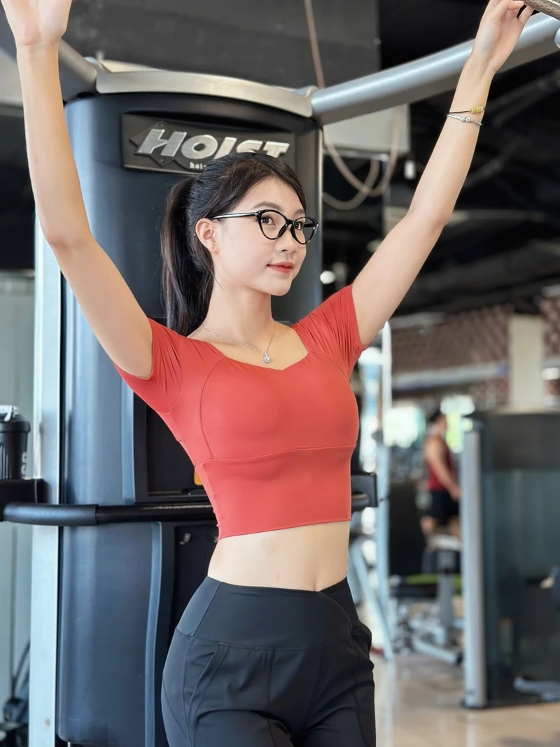 Khám phá vẻ đẹp tinh tế của gái xinh mặc đồ tập quyến rũ