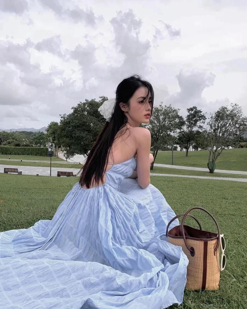 Ý nghĩa của gái mặc hở lưng đầy cuốn hút