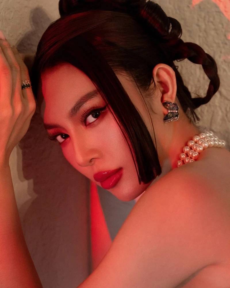 Ngắm trọn bộ ảnh Hot girl mặc áo hở lưng đầy lôi cuốn