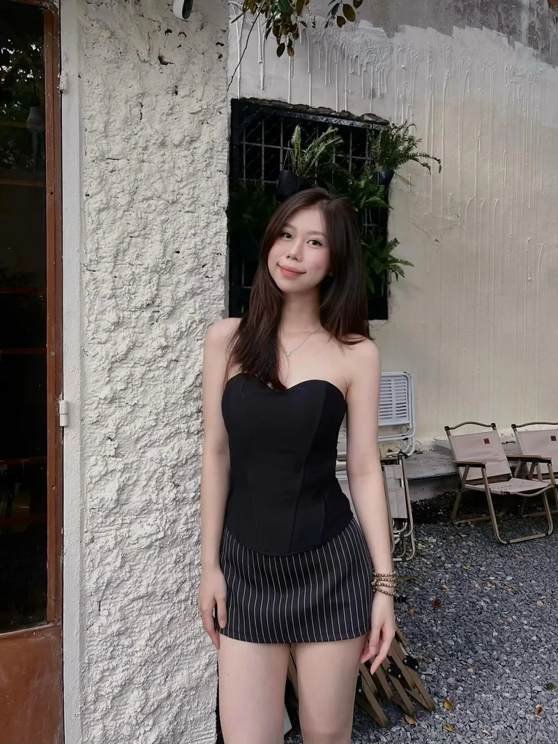 Khám phá gu thời trang gái xinh má lúm phong cách hiện đại