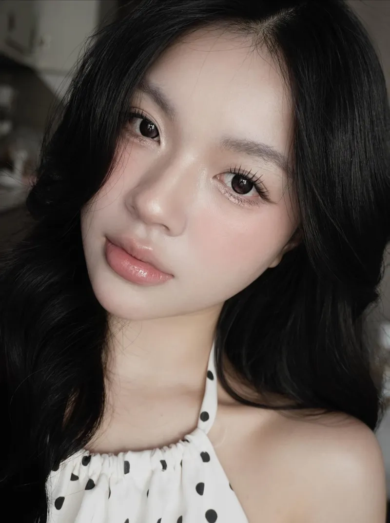 Chỉ cần gái xinh má lúm cười là cả thế giới bừng sáng