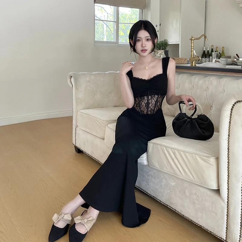 Đường cong hoàn hảo của người mẫu mặc đầm trễ vai sexy