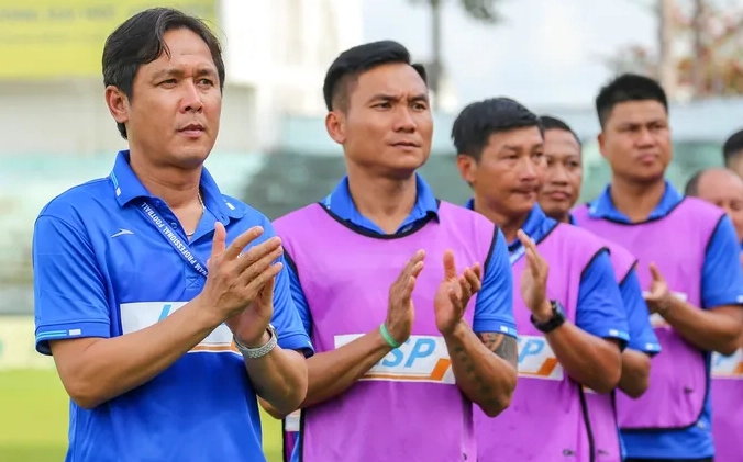 HLV Nguyễn Minh Phương trên sân Bà Rịa