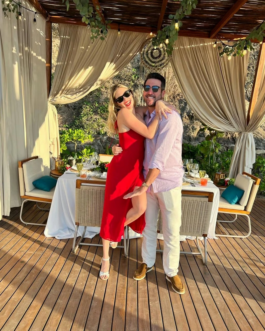 Kate Upton và Justin Verlander trong một sự kiện sau lễ cưới năm 2017 trong tiểu sử Justin Verlander