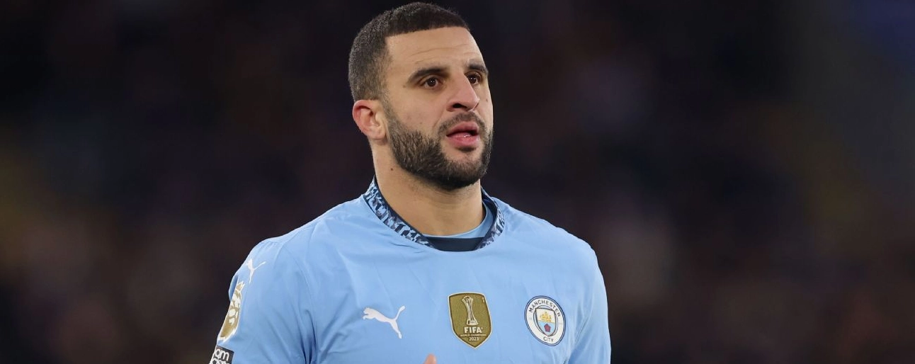Kyle Walker của Manchester City thi đấu tại King Power Stadium