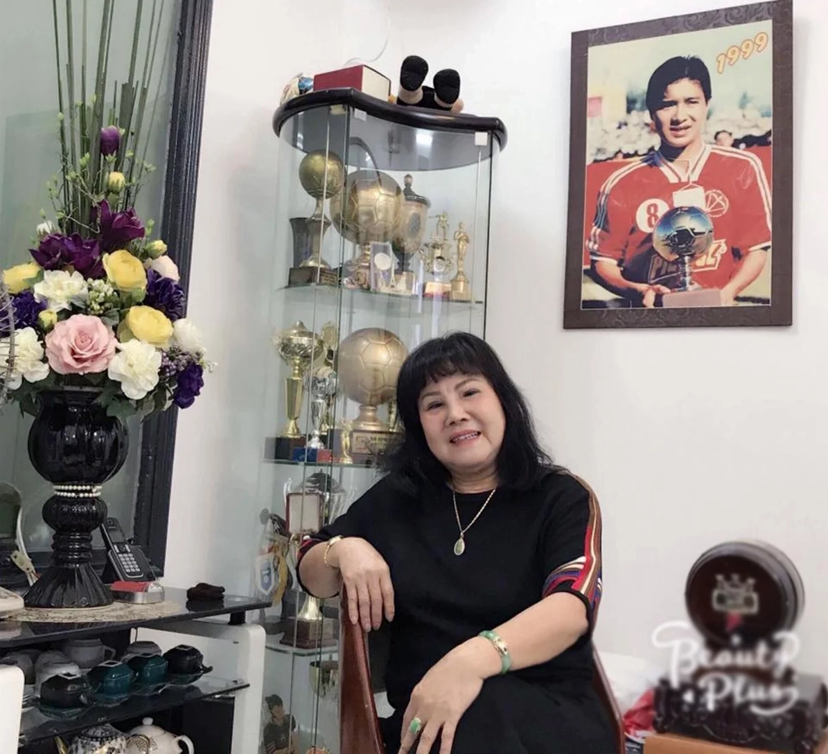 Nguyễn Hồng Sơn thời trẻ bên mẹ