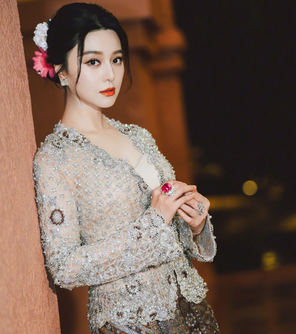 Tổng hợp những clip phạm băng băng xuất hiện lộng lẫy tại các sự kiện.