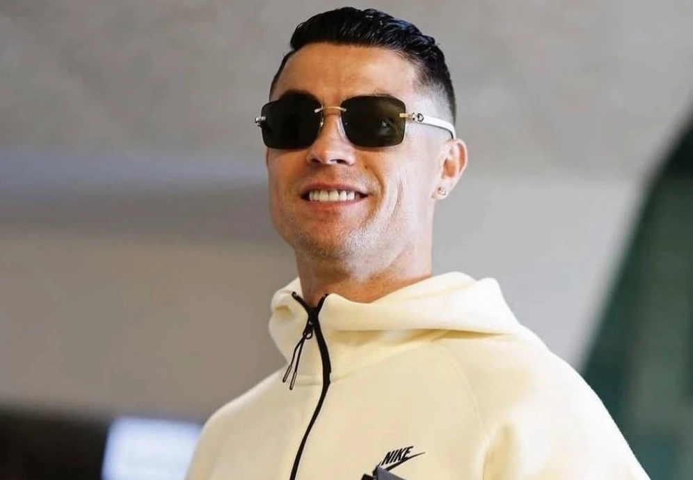 Ronaldo trong một hình ảnh liên quan đến ý tưởng xây nhà
